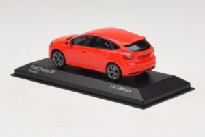 Ford Focus ST Mk3 Roșu Minichamps 1:43 410081001 Metal - imaginea 3 din 4