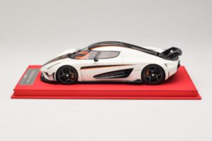 Koenigsegg Regera Alb cu Carbon Negru FrontiArt 1:18 REMC043 Rășină - imaginea 3 din 7