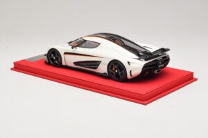 Koenigsegg Regera Alb cu Carbon Negru FrontiArt 1:18 REMC043 Rășină - imaginea 5 din 7