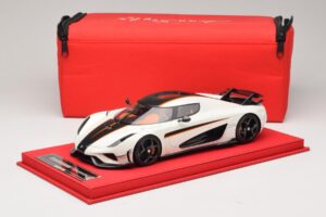 Koenigsegg Regera Alb cu Carbon Negru FrontiArt 1:18 REMC043 Rășină - imaginea 7 din 7
