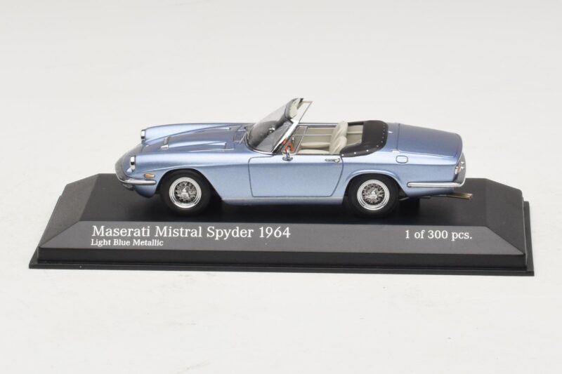 Maserati Mistral Spyder Light Blue Metallic Minichamps 1:43 Maserati Mistral Spyder Light Blue Metallic Minichamps 1:43 437123432 Metal