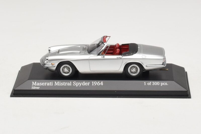 Maserati Mistral Spyder Argintiu Minichamps 1:43 Maserati Mistral Spyder Argintiu Minichamps 1:43 437123431 Metal