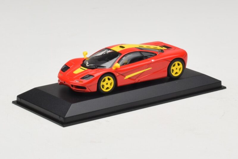 McLaren F1 Roșu Cu Dungi Galbene Minichamps 1:43 McLaren F1 Roșu Cu Dungi Galbene Minichamps 1:43 MCLAREN006 Metal