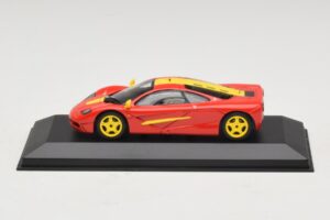 McLaren F1 Roșu Cu Dungi Galbene Minichamps 1:43 MCLAREN006 Metal - imaginea 3 din 4