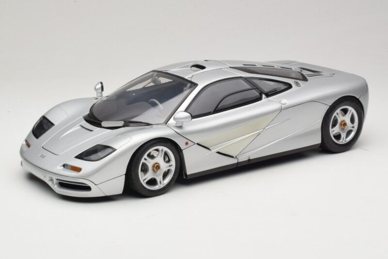 McLaren F1 Argintiu Minichamps 1:12 530133123 Metal