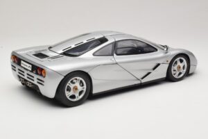 McLaren F1 Argintiu Minichamps 1:12 530133123 Metal - imaginea 3 din 8