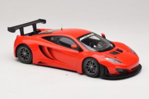 McLaren MP4-12C GT3 Roșu 2013 Minichamps 1:18 151121392 Metal - imaginea 4 din 6