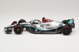 Mercedes AMG Petronas W13 E Performance #63 G. Russell Spanish GP 2022 Minichamps 1:18 110220063 Metal - imaginea 3 din 7