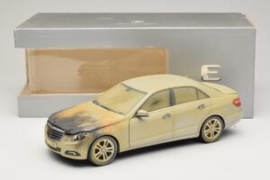 Mercedes E-Class W212 Ars Dubai Mașină De Artă Minichamps 1:18 MB008 Metal - imaginea 6 din 6