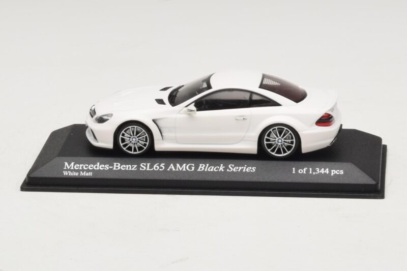 Mercedes SL65 AMG R230 Black Series Alb Mat Minichamps 1:43 Mercedes SL65 AMG R230 Black Series Alb Mat Minichamps 1:43 400038222 Metal