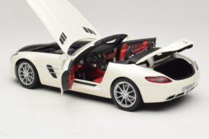 Mercedes SLS AMG Roadster Mystic White II Minichamps 1:18 B66960079 Metal - imaginea 6 din 9