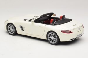 Mercedes SLS AMG Roadster Mystic White II Minichamps 1:18 B66960079 Metal - imaginea 7 din 9