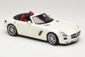 Mercedes SLS AMG Roadster Mystic White II Minichamps 1:18 B66960079 Metal - imaginea 8 din 9