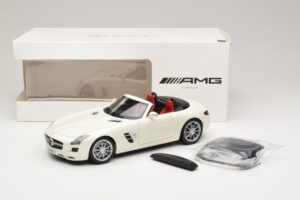 Mercedes SLS AMG Roadster Mystic White II Minichamps 1:18 B66960079 Metal - imaginea 9 din 9