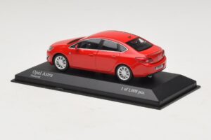 Opel Astra J Roșu Minichamps 1:43 410042001 Metal - imaginea 3 din 4