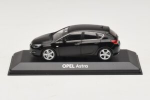 Opel Astra J Negru Minichamps 1:43 ASTRA006 Metal