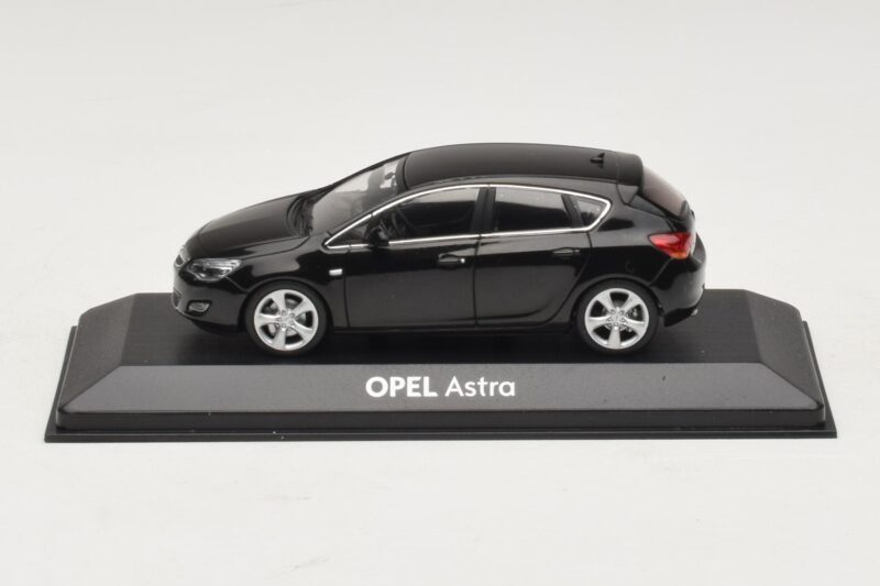 Opel Astra J Negru Minichamps 1:43 ASTRA006 Metal