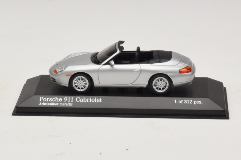 Porsche 911 996 Cabriolet Argintiu Metalizat Minichamps 1:43 Porsche 911 996 Cabriolet Argintiu Metalizat Minichamps 1:43 400061091 Metal