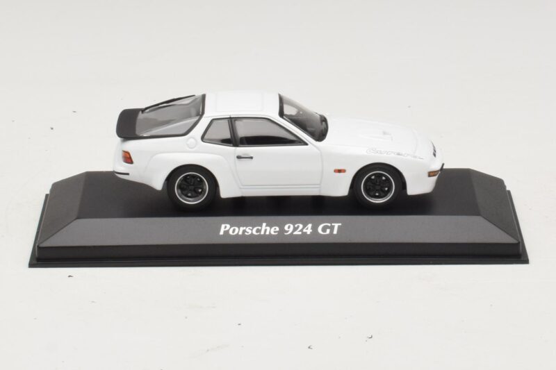 Porsche 924 GT Alb Maxichamps 1:43 Porsche 924 GT Alb Maxichamps 1:43 940066121 Metal