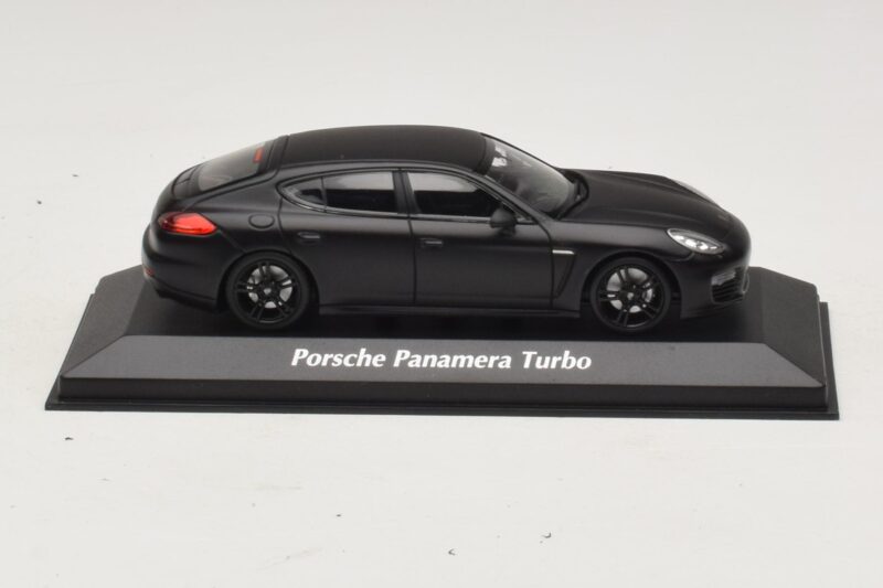 Porsche Panamera 970 Turbo Negru Mat Maxichamps 1:43 Porsche Panamera 970 Turbo Negru Mat Maxichamps 1:43 940062370 Metal