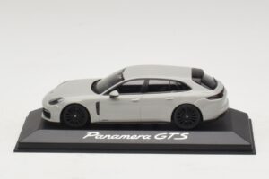 Porsche Panamera GTS 971 Chalk Grey Minichamps 1:43 WAP0207640J Metal