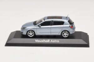 Vauxhall Astra H Sedan Albastru Deschis Metalizat Minichamps 1:43 ASTRA007 Metal