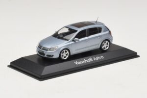 Vauxhall Astra H Sedan Albastru Deschis Metalizat Minichamps 1:43 ASTRA007 Metal - imaginea 2 din 4