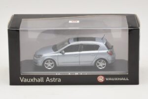 Vauxhall Astra H Sedan Albastru Deschis Metalizat Minichamps 1:43 ASTRA007 Metal - imaginea 4 din 4