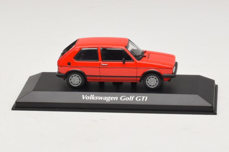 Volkswagen Golf GTI Mk1 Roșu Maxichamps 1:43 940055170 Metal