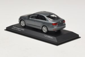 Volkswagen Jetta Mk6 Grey Metallic Minichamps 1:43 400059000 Metal - imaginea 3 din 4