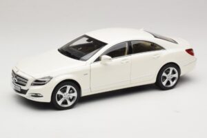 Mercedes CLS C218 Coupé Brilliant White Metallic Norev 1:18 183943 Metal