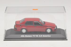 Alfa Romeo 75 V6 3.0 America Roșu Maxichamps 1:43 940120461 Metal - imaginea 4 din 5