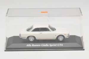 Alfa Romeo Giulia Sprint GTA Alb Maxichamps 1:43 940120441 Metal - imaginea 4 din 5