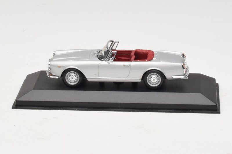 Alfa Romeo Spider 916 3.2 V6 24V Argintiu Minichamps 1:43 Alfa Romeo Spider 916 3.2 V6 24V Argintiu Minichamps 1:43 400120330 Metal