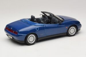Alfa Romeo Spider 916 Albastru Maisto 1:18 31831 Metal - imaginea 3 din 8