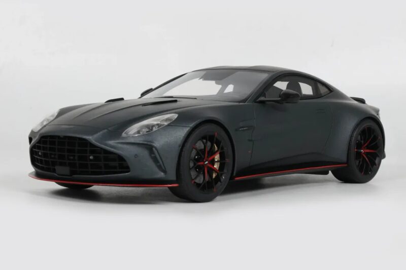 Aston Martin Vantage S Satin Xenon Grey GT Spirit 1:18 Aston Martin Vantage S Satin Xenon Grey GT Spirit 1:18 GT1017 Rășină