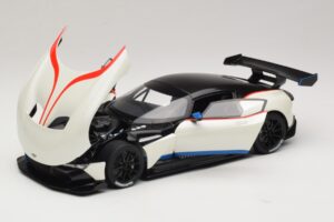 Aston Martin Vulcan Stratus White Cu Dungi Albastre și Roșii AUTOart 1:18 70261 Compozit - imaginea 2 din 8