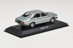 BMW 520 E12 Albastru Deschis Metalizat Maxichamps 1:43 940023002 Metal - imaginea 2 din 5