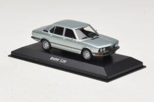 BMW 520 E12 Albastru Deschis Metalizat Maxichamps 1:43 940023002 Metal - imaginea 3 din 5