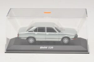 BMW 520 E12 Albastru Deschis Metalizat Maxichamps 1:43 940023002 Metal - imaginea 4 din 5