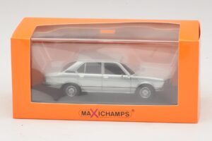 BMW 520 E12 Albastru Deschis Metalizat Maxichamps 1:43 940023002 Metal - imaginea 5 din 5