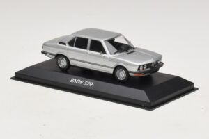 BMW 520 E12 Argintiu Maxichamps 1:43 940023000 Metal - imaginea 3 din 5