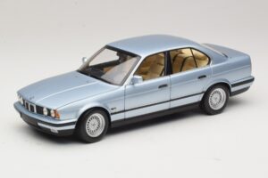BMW 535i E34 Albastru Deschis Metalizat Minichamps 1:18 100024007 Metal