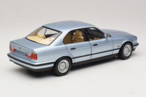 BMW 535i E34 Albastru Deschis Metalizat Minichamps 1:18 100024007 Metal - imaginea 3 din 8