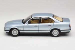 BMW 535i E34 Albastru Deschis Metalizat Minichamps 1:18 100024007 Metal - imaginea 4 din 8