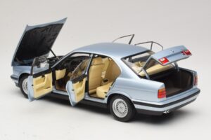 BMW 535i E34 Albastru Deschis Metalizat Minichamps 1:18 100024007 Metal - imaginea 5 din 8
