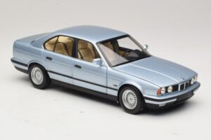 BMW 535i E34 Albastru Deschis Metalizat Minichamps 1:18 100024007 Metal - imaginea 6 din 8