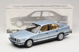 BMW 535i E34 Albastru Deschis Metalizat Minichamps 1:18 100024007 Metal - imaginea 8 din 8