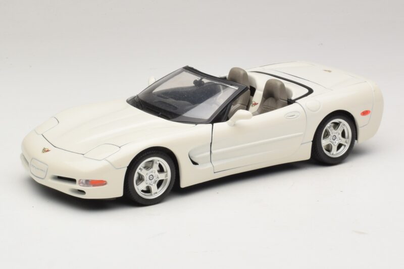 Chevrolet Corvette C5 Cabriolet Alb Bburago 1:18 3076-P1 Metal