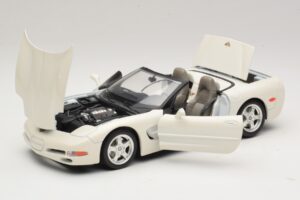 Chevrolet Corvette C5 Cabriolet Alb Bburago 1:18 3076-P1 Metal - imaginea 2 din 8